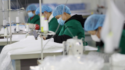 開足馬力生產藥品及醫療物資